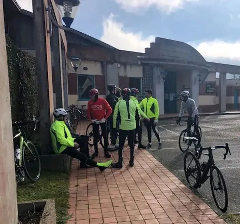 Nos cycliste au départ d'un sortie à la salle jacques Anquetil